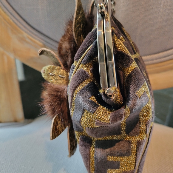 Vintage FENDI collectable mini purse with mink roses - Picture 3 of 15